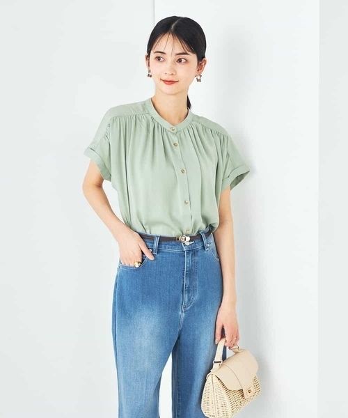 a.v.v（アーヴェヴェ）の「【接触冷感/UVカット/吸水速乾/イージーケア/洗える】サテンギャザーブラウス（シャツ/ブラウス・レディース・チャコールグレー/ミント/ネイビー/アイボリー/ダークインディゴブルー・36/34/38/40/42）」の9枚目の写真