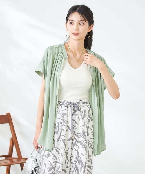 a.v.v（アーヴェヴェ）の「【接触冷感/UVカット/吸水速乾/イージーケア/洗える】サテンギャザーブラウス（シャツ/ブラウス・レディース・チャコールグレー/ミント/ネイビー/アイボリー/ダークインディゴブルー・36/34/38/40/42）」の16枚目の写真