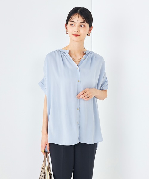 a.v.v（アーヴェヴェ）の「【接触冷感/UVカット/吸水速乾/イージーケア/洗える】サテンギャザーブラウス（シャツ/ブラウス・レディース・チャコールグレー/ミント/ネイビー/アイボリー/ダークインディゴブルー・36/34/38/40/42）」の5枚目の写真