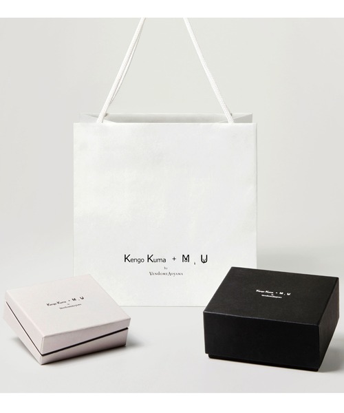 Kengo Kuma + MA,YU （ケンゴ クマ プラス マユ ）の「ケンゴ クマ プラス マユ ピアス（ピアス（両耳用）・レディース・ピンクゴールド・ONE SIZE）」の2枚目の写真