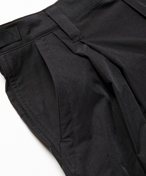 meanswhile(ミーンズワイル)の「Luggage Cargo Shorts(カーゴパンツ・メンズ・ブラック・2(M)/3(L)/4(XL))」の4枚目の写真