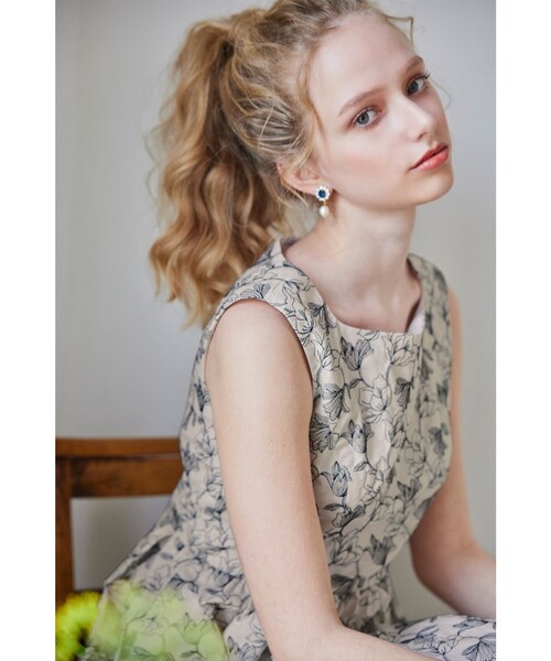 TOCCA（トッカ）の「CHAMBRAY GARDEN ドレス（ワンピース・レディース・ブラック系7/ブルー系7・0/2/4/6）」の4枚目の写真