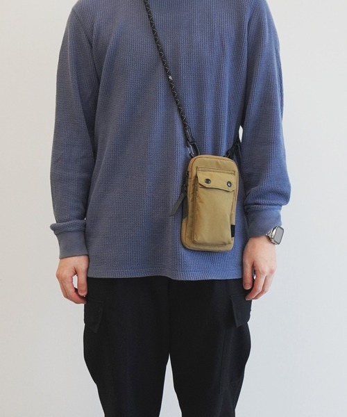 UNTRACK(アントラック)の「UNTRACK CITY/3LS ショルダーバッグ スマホケース 60371(ショルダーバッグ・メンズ・ブラック/カーキ/ベージュ・FREE)」の1枚目の写真