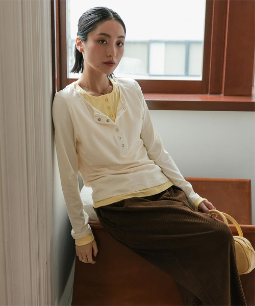 miette（ミエット）の「レイヤード風ヘンリーネックトップス（Tシャツ/カットソー・レディース・ネイビー/レッド/アイボリー/ブラック/チャコール/ライトグレー/ブラウン・L/M）」の10枚目の写真