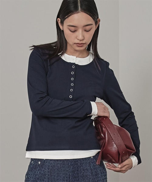 miette（ミエット）の「レイヤード風ヘンリーネックトップス（Tシャツ/カットソー・レディース・ネイビー/レッド/アイボリー/ブラック/チャコール/ライトグレー/ブラウン・L/M）」の18枚目の写真