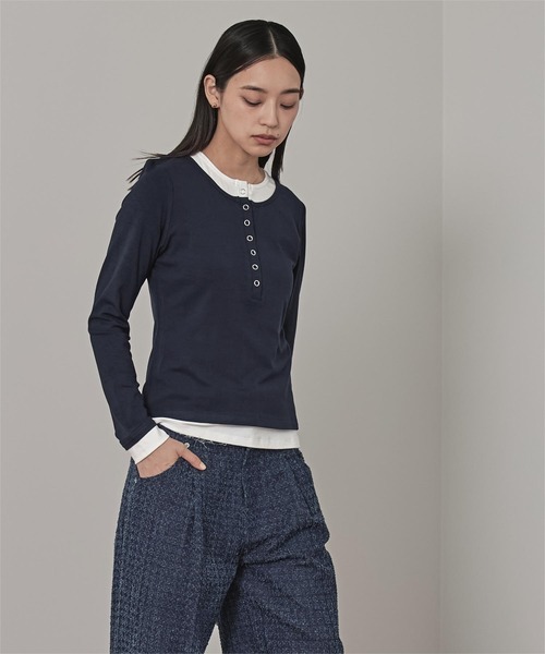 miette（ミエット）の「レイヤード風ヘンリーネックトップス（Tシャツ/カットソー・レディース・ネイビー/レッド/アイボリー/ブラック/チャコール/ライトグレー/ブラウン・L/M）」の22枚目の写真