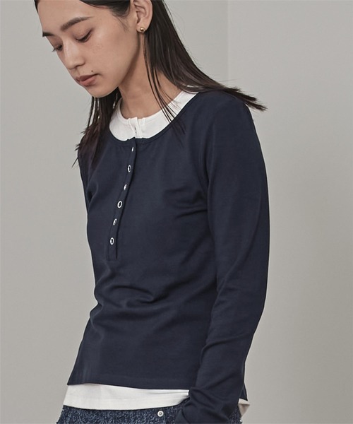 miette（ミエット）の「レイヤード風ヘンリーネックトップス（Tシャツ/カットソー・レディース・ネイビー/レッド/アイボリー/ブラック/チャコール/ライトグレー/ブラウン・L/M）」の8枚目の写真