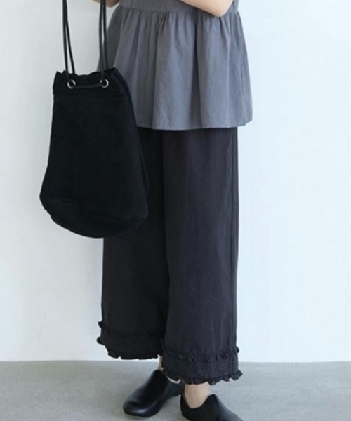 SHOUYO（ショウヨウ）の「裾フリル三重デザインのコットンワイドパンツ（その他パンツ・レディース・ホワイト/ブラック・M）」の18枚目の写真