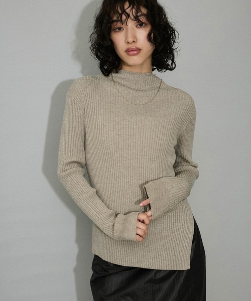 ADAM ET ROPE'（アダムエロペ）の「【WEB限定】・【定番人気】ハイネックラメニットプルオーバー（ニット/セーター・レディース・ブラック/ベージュ/サックスブルー/ホワイト系その他/グレー系その他・FREE）」の4枚目の写真