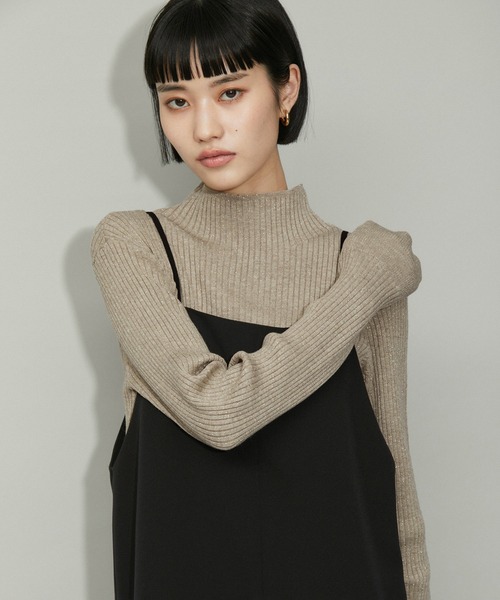 ADAM ET ROPE'（アダムエロペ）の「【WEB限定】・【定番人気】ハイネックラメニットプルオーバー（ニット/セーター・レディース・ブラック/ベージュ/サックスブルー/ホワイト系その他/グレー系その他・FREE）」の13枚目の写真