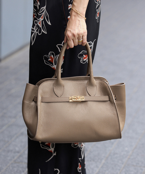 IENA（イエナ）の「AULENTTI/オウレンティ 別注 BELT BAG トートバッグ（トートバッグ・レディース・ベージュ/ブラック/ブラウン・FREE）」の19枚目の写真