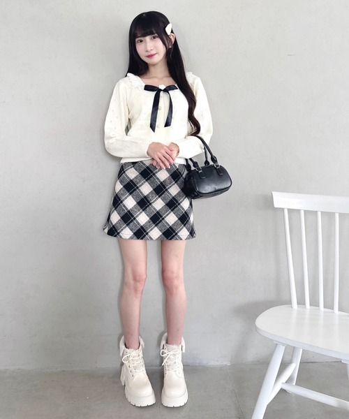Loueme(ルエム)の「ファーレースアップ厚底ミドルブーツ(ブーツ・レディース・ブラック/オフホワイト・23.5cm/24.5cm)」の17枚目の写真