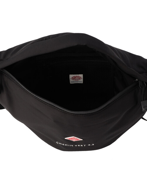 DANTON（ダントン）の「POLYESTER TAFFETA SLING BAG〈CHEMIN VERT 4.2〉（ボディバッグ/ウエストポーチ・レディース・パープル/グレー/ブラック/ブラウン/オリーブ・-）」の9枚目の写真