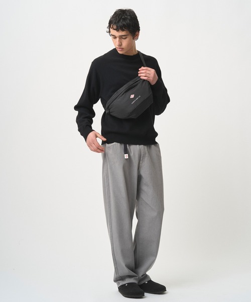 DANTON（ダントン）の「POLYESTER TAFFETA SLING BAG〈CHEMIN VERT 4.2〉（ボディバッグ/ウエストポーチ・レディース・パープル/グレー/ブラック/ブラウン/オリーブ・-）」の19枚目の写真