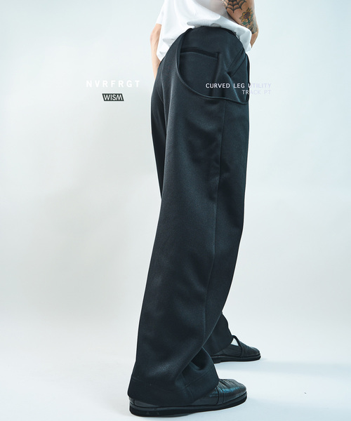 NVRFRGT(ネヴァーフォーゲット)の「NVRFRGT × WISM別注 CURVED LEG UTILITY TRACK PT(その他パンツ・メンズ・ブラック・2/3/1)」の9枚目の写真