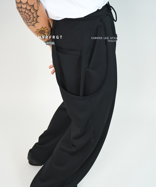 NVRFRGT(ネヴァーフォーゲット)の「NVRFRGT × WISM別注 CURVED LEG UTILITY TRACK PT(その他パンツ・メンズ・ブラック・2/3/1)」の12枚目の写真
