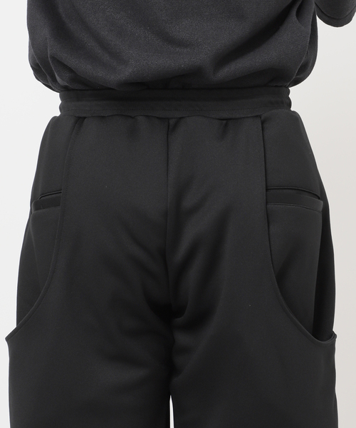 NVRFRGT(ネヴァーフォーゲット)の「NVRFRGT × WISM別注 CURVED LEG UTILITY TRACK PT(その他パンツ・メンズ・ブラック・2/3/1)」の3枚目の写真