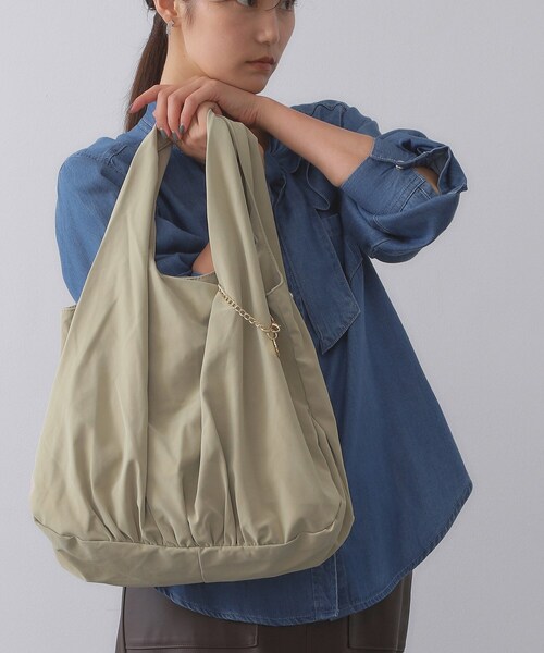 OPAQUE.CLIP（オペークドットクリップ）の「【A4サイズ対応】ヌバック調合皮ビッグトート（トートバッグ・レディース・ナチュラル/ブラウン系その他/ブラック・00）」の3枚目の写真