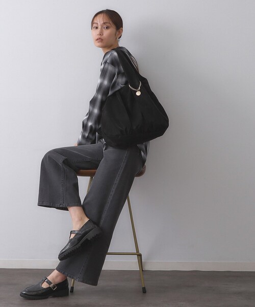 OPAQUE.CLIP（オペークドットクリップ）の「【A4サイズ対応】ヌバック調合皮ビッグトート（トートバッグ・レディース・ナチュラル/ブラウン系その他/ブラック・00）」の5枚目の写真