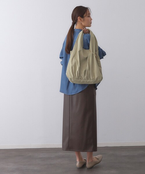 OPAQUE.CLIP（オペークドットクリップ）の「【A4サイズ対応】ヌバック調合皮ビッグトート（トートバッグ・レディース・ナチュラル/ブラウン系その他/ブラック・00）」の9枚目の写真