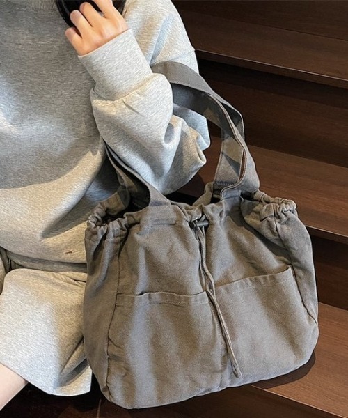 cammie(キャミー)の「ドローストリングビッグトートバッグ(トートバッグ・レディース・カーキ/アイボリー/ブラック/ブラウン/ダークグレー・F)」の15枚目の写真