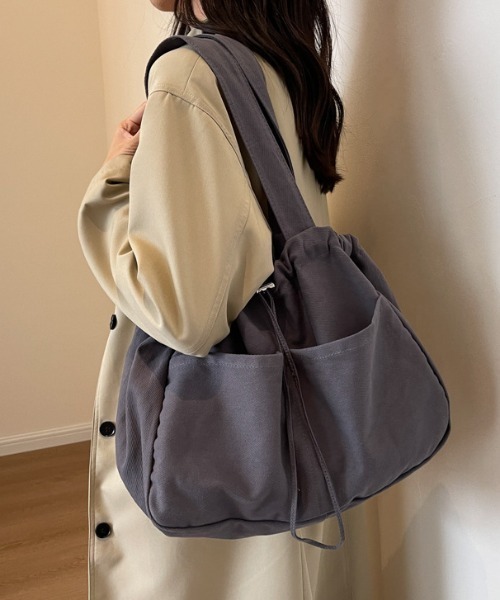 cammie(キャミー)の「ドローストリングビッグトートバッグ(トートバッグ・レディース・カーキ/アイボリー/ブラック/ブラウン/ダークグレー・F)」の17枚目の写真