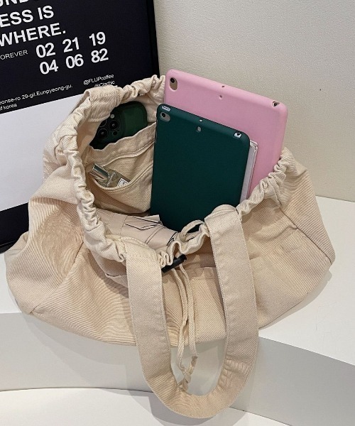cammie(キャミー)の「ドローストリングビッグトートバッグ(トートバッグ・レディース・カーキ/アイボリー/ブラック/ブラウン/ダークグレー・F)」の9枚目の写真