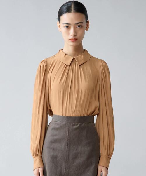 Tiara（ティアラ）の「タックカラー付ブラウス（シャツ/ブラウス・レディース・ホワイト/キャメル/ネイビー・FREE）」の3枚目の写真