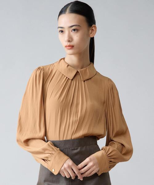 Tiara（ティアラ）の「タックカラー付ブラウス（シャツ/ブラウス・レディース・ホワイト/キャメル/ネイビー・FREE）」の8枚目の写真