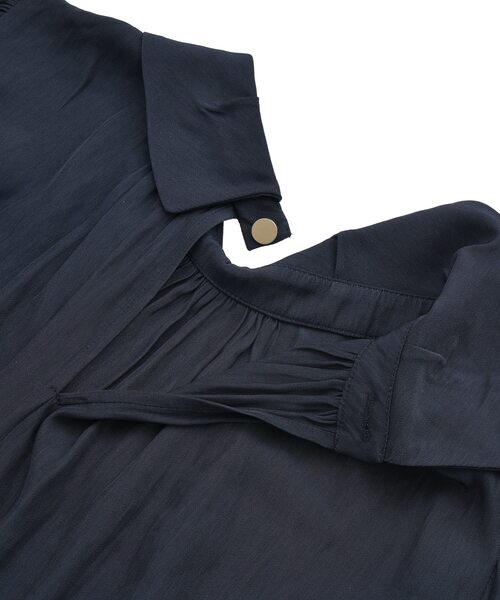 Tiara（ティアラ）の「タックカラー付ブラウス（シャツ/ブラウス・レディース・ホワイト/キャメル/ネイビー・FREE）」の21枚目の写真