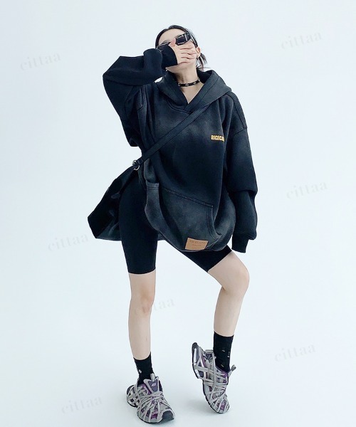 Dalfwin（ダールフィン）の「韓国ファッション OISISヴィンテージウォッシュロゴカラーフーディー（パーカー・レディース・イエロー/ブラック・FREE）」の22枚目の写真