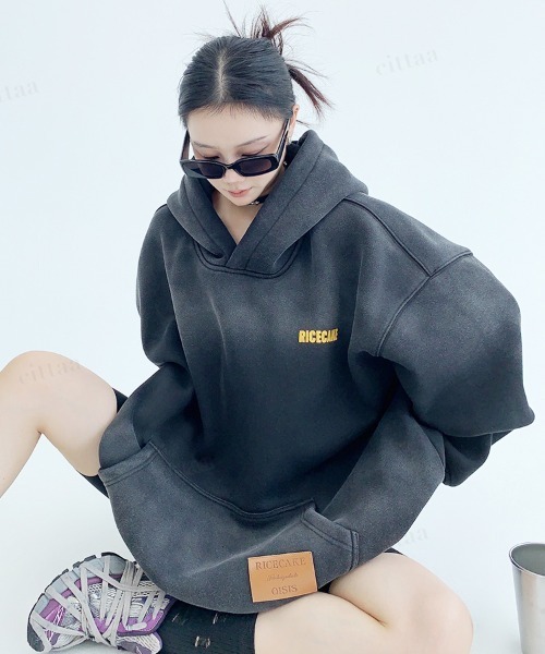 Dalfwin（ダールフィン）の「韓国ファッション OISISヴィンテージウォッシュロゴカラーフーディー（パーカー・レディース・イエロー/ブラック・FREE）」の17枚目の写真