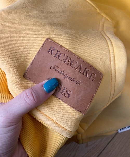 Dalfwin（ダールフィン）の「韓国ファッション OISISヴィンテージウォッシュロゴカラーフーディー（パーカー・レディース・イエロー/ブラック・FREE）」の7枚目の写真