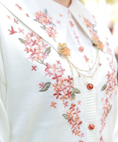 axes femme(アクシーズファム)の「金木犀刺繍ニットカーディガン(カーディガン/ボレロ・レディース・キナリ/ネイビー・FREE)」の6枚目の写真