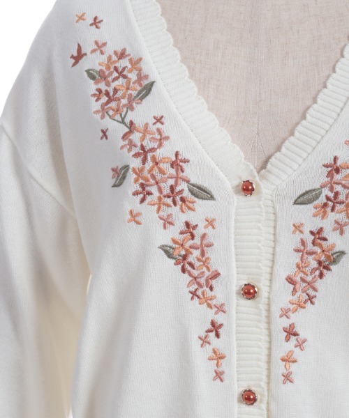axes femme(アクシーズファム)の「金木犀刺繍ニットカーディガン(カーディガン/ボレロ・レディース・キナリ/ネイビー・FREE)」の14枚目の写真