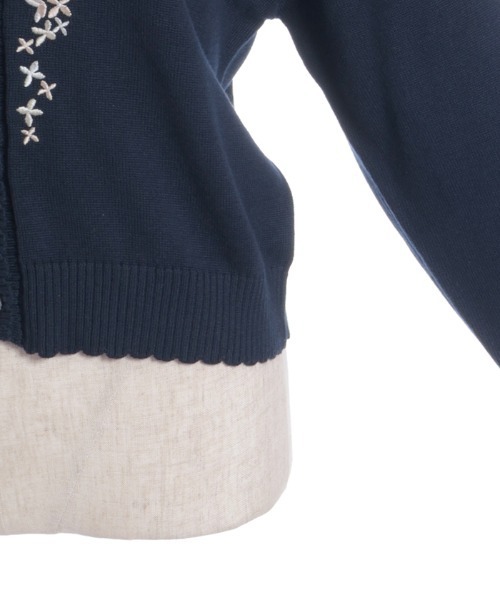 axes femme(アクシーズファム)の「金木犀刺繍ニットカーディガン(カーディガン/ボレロ・レディース・キナリ/ネイビー・FREE)」の21枚目の写真