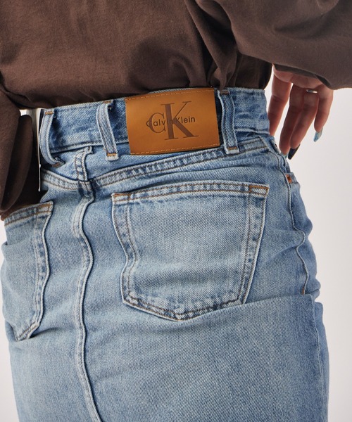 Calvin Klein(カルバン・クライン)の「Calvin Klein/カルバンクライン DENIM MAXI SKIRT SHORELINE CKパッチ デニムマキシスカート(デニムスカート・レディース・インディゴブルー・23/24/26)」の6枚目の写真