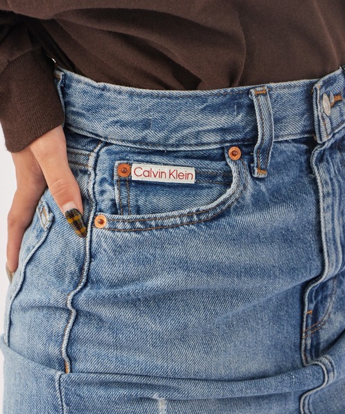 Calvin Klein(カルバン・クライン)の「Calvin Klein/カルバンクライン DENIM MAXI SKIRT SHORELINE CKパッチ デニムマキシスカート(デニムスカート・レディース・インディゴブルー・23/24/26)」の17枚目の写真