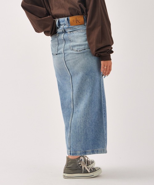 Calvin Klein(カルバン・クライン)の「Calvin Klein/カルバンクライン DENIM MAXI SKIRT SHORELINE CKパッチ デニムマキシスカート(デニムスカート・レディース・インディゴブルー・23/24/26)」の3枚目の写真