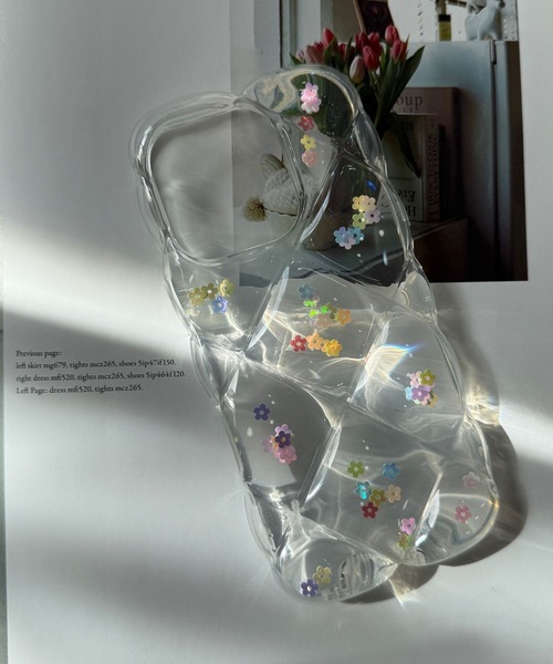 SANSeLF（サンセルフ）の「【SANSeLF】 クリアフラワースマホケース キルティング風 立体フォルム iPhoneカバー アイフォンケース sac25a018（スマホケース/カバー・レディース・クリア・iPhone 16/iPhone 15/iPhone 14）」の2枚目の写真