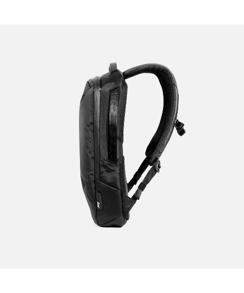 Aer（エアー）の「AER　Slim Pack 2 X-Pac　/　AER-39019（バックパック/リュック・メンズ・ブラック・FREE）」の3枚目の写真