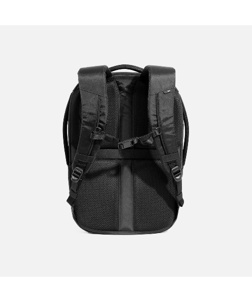 Aer（エアー）の「AER　Slim Pack 2 X-Pac　/　AER-39019（バックパック/リュック・メンズ・ブラック・FREE）」の4枚目の写真