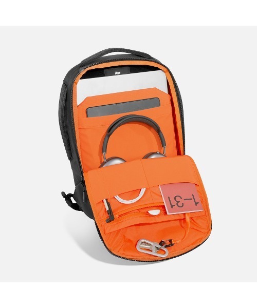 Aer（エアー）の「AER　Slim Pack 2 X-Pac　/　AER-39019（バックパック/リュック・メンズ・ブラック・FREE）」の8枚目の写真