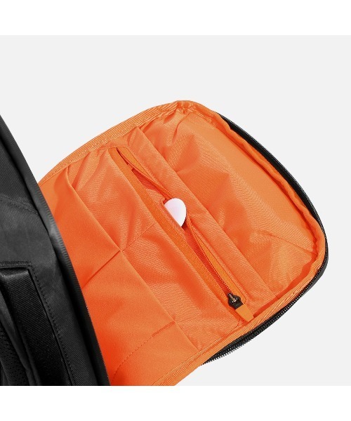 Aer（エアー）の「AER　Slim Pack 2 X-Pac　/　AER-39019（バックパック/リュック・メンズ・ブラック・FREE）」の9枚目の写真