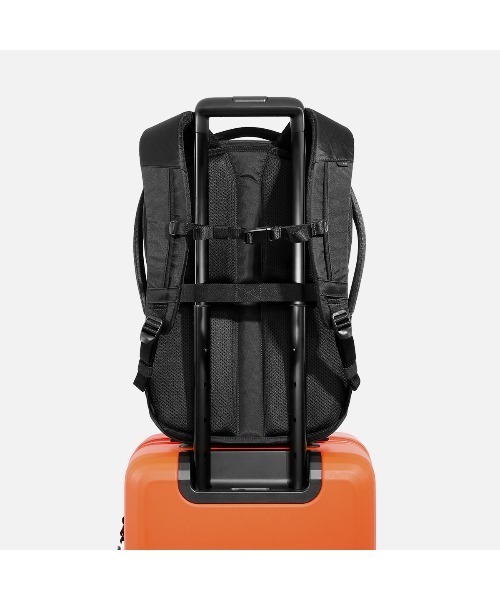 Aer（エアー）の「AER　Slim Pack 2 X-Pac　/　AER-39019（バックパック/リュック・メンズ・ブラック・FREE）」の10枚目の写真