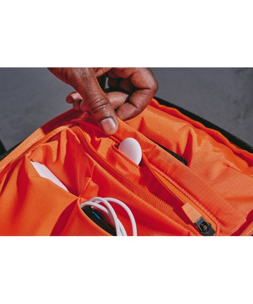 Aer（エアー）の「AER　Slim Pack 2 X-Pac　/　AER-39019（バックパック/リュック・メンズ・ブラック・FREE）」の16枚目の写真