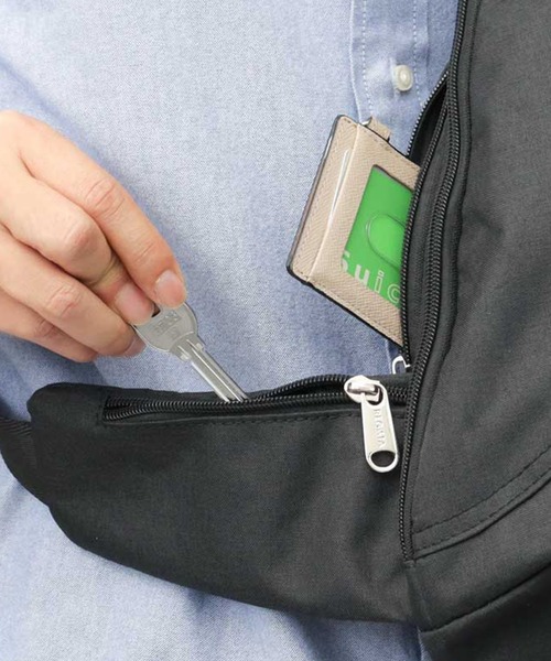 REGiSTA(レジスタ)の「REGiSTA WATER REPELLENT STLING BAG(ボディバッグ/ウエストポーチ・メンズ・ブラック・FREE)」の2枚目の写真