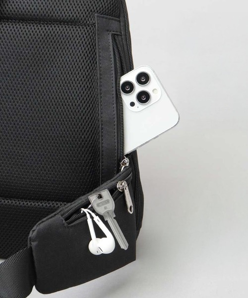 REGiSTA(レジスタ)の「REGiSTA WATER REPELLENT STLING BAG(ボディバッグ/ウエストポーチ・メンズ・ブラック・FREE)」の6枚目の写真
