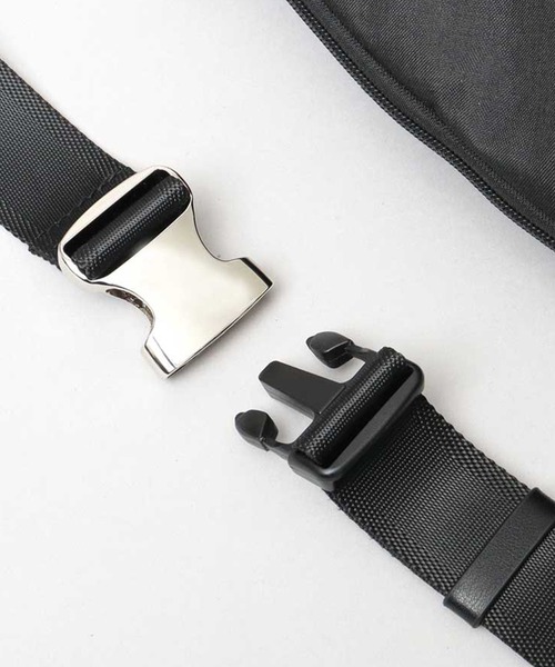 REGiSTA(レジスタ)の「REGiSTA WATER REPELLENT STLING BAG(ボディバッグ/ウエストポーチ・メンズ・ブラック・FREE)」の4枚目の写真