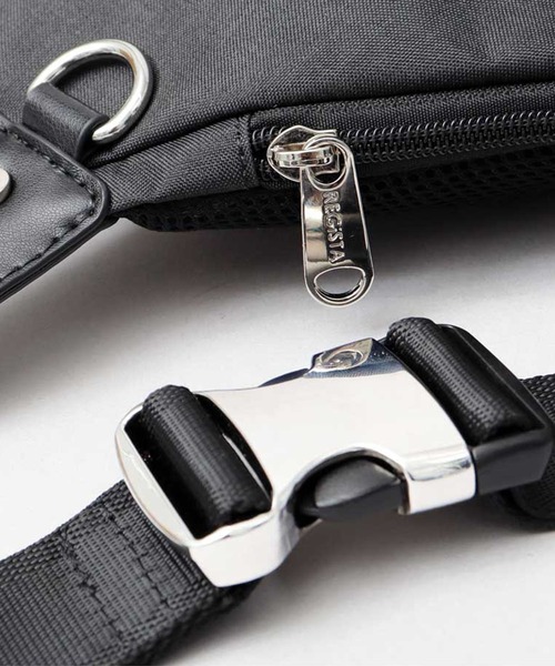 REGiSTA(レジスタ)の「REGiSTA WATER REPELLENT STLING BAG(ボディバッグ/ウエストポーチ・メンズ・ブラック・FREE)」の5枚目の写真